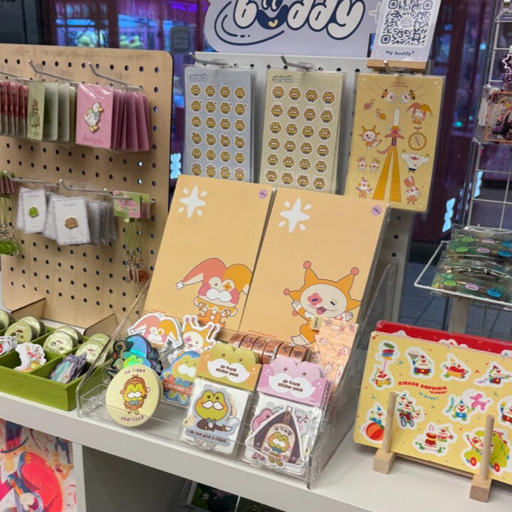 oddlybuddy&#39;s setup at frog con popup